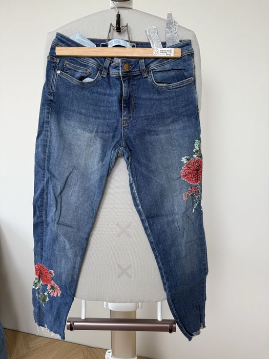 Spodnie jeansowe ZARA w kwiaty rozmiar M 38