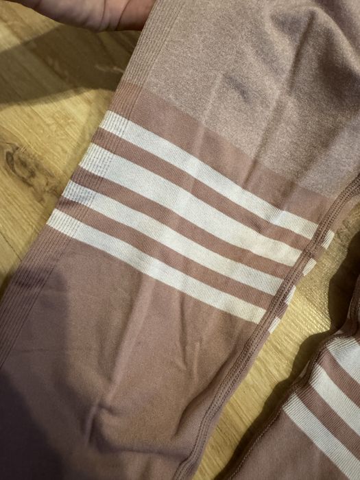 Legginsy elastyczne modelujące L różowe pudrowy róż pośladki