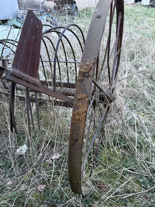 Zgrabiarka do siana przerobiona na wersje do traktora PRL