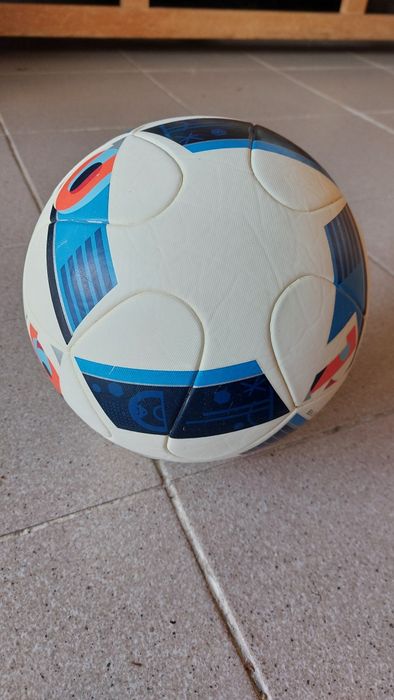 Bola Adidas do Euro 2016