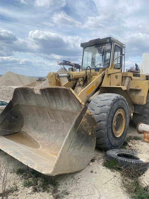 Продам фронтальний навантажувач Liebherr L551