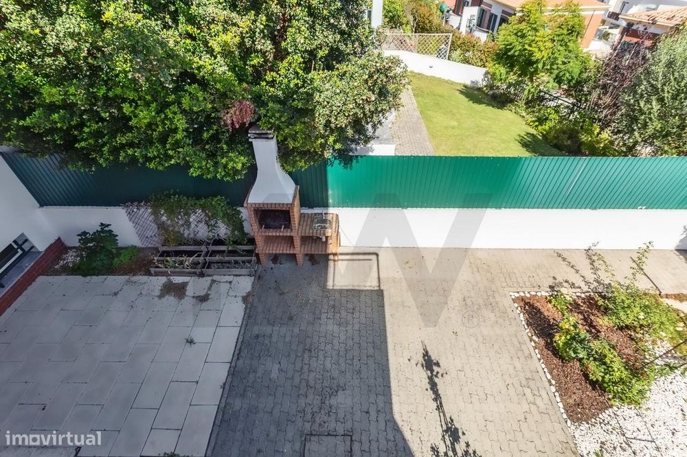Moradia T4+2 com Jardim e Piscina para Arrendamento, junto ao Oeiras G