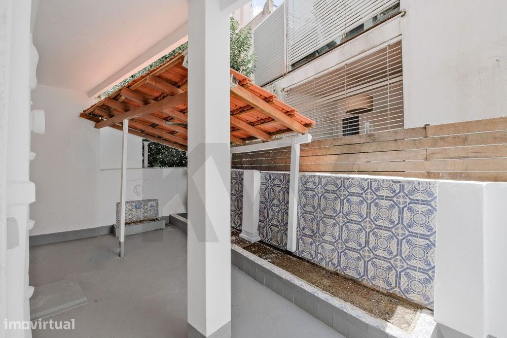 Apartamento T4 Remodelado com Terraço Privativo no Areeiro