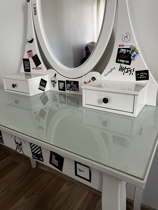 Klasyczna toaletka ikea