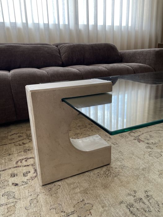 Mesa de centro em vidro com base de Mármore