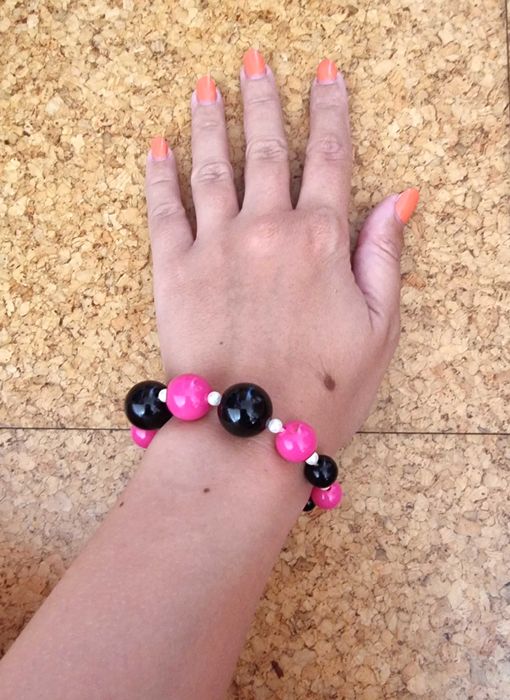 Pulseira tricolor rosa, preta e branca