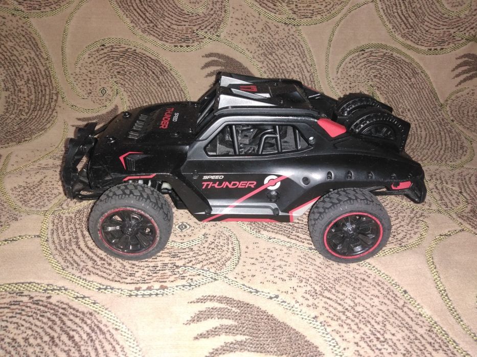 Машинка на радіокеруванні