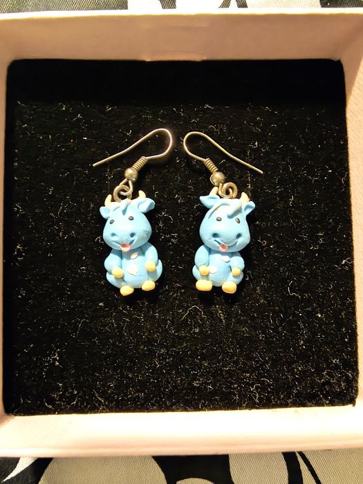 Śmieszne kolczyki krówki