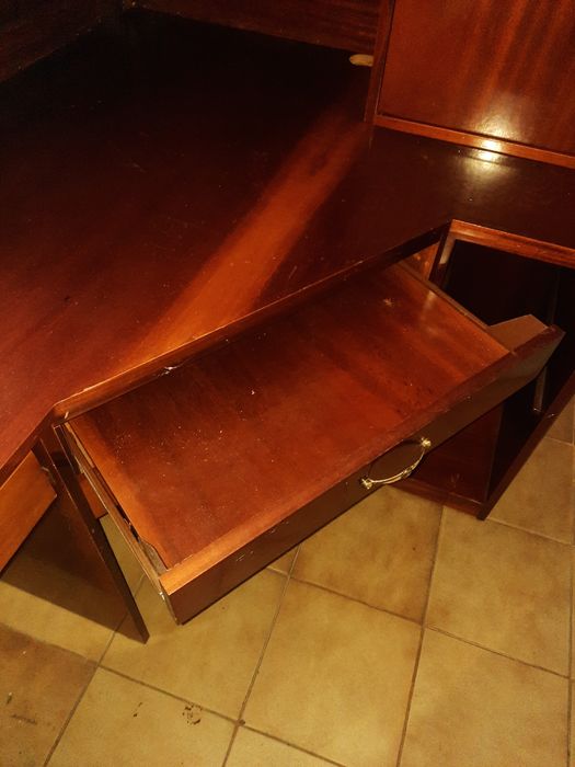 Secretária estante para PC