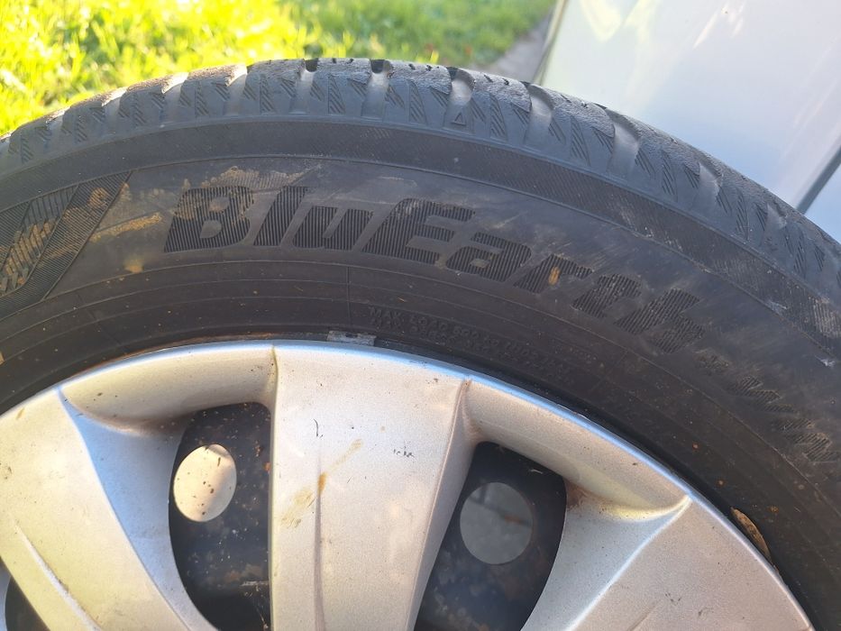 Felgi opony zimowe stalowe kołpaki Toyota Yaris 15  komplet 185/60/15