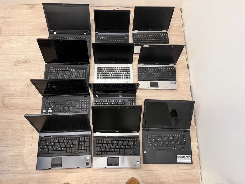 Stare laptopy 11 szt do naprawy (nie działające)