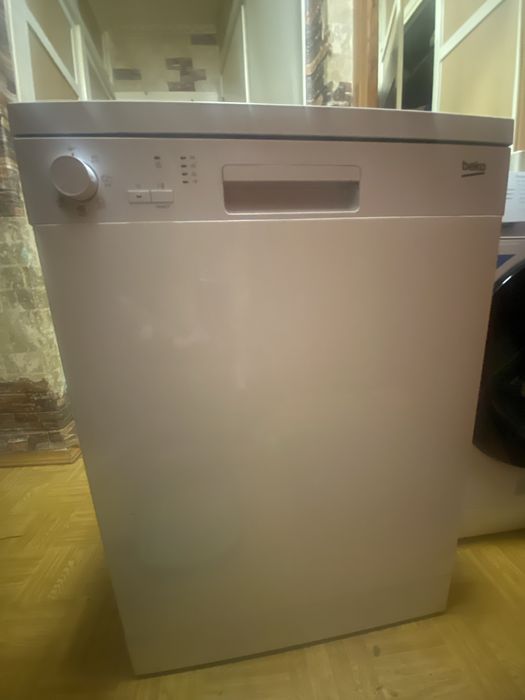 посудомийна машина Beko DFN05211W (60 см)