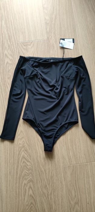 Czarne, nowe body GUESS
