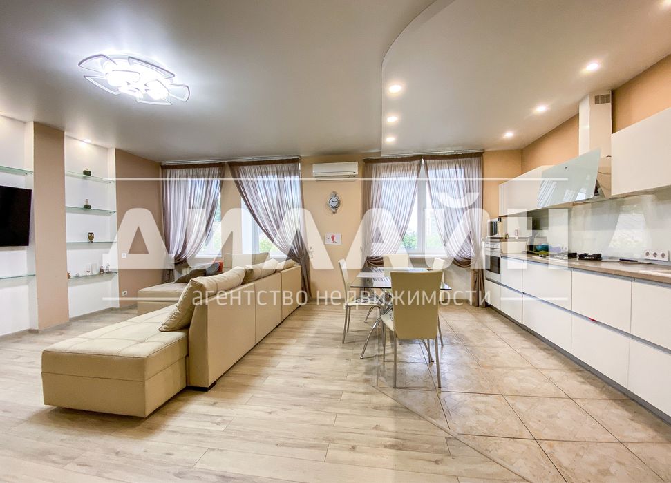 Супер ціна !4-кімнатна, 120 м², вул. Олександрівська 68