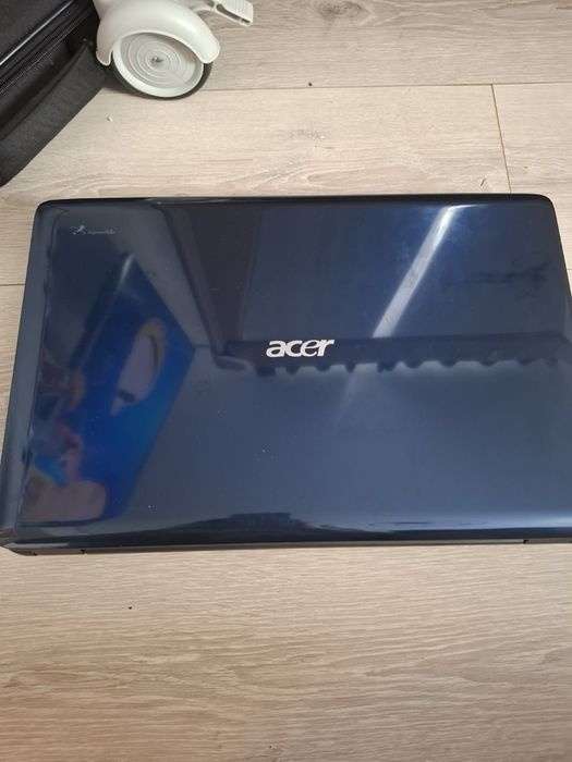 Продам ноутбук привезений з за кордону батарея тримає добре