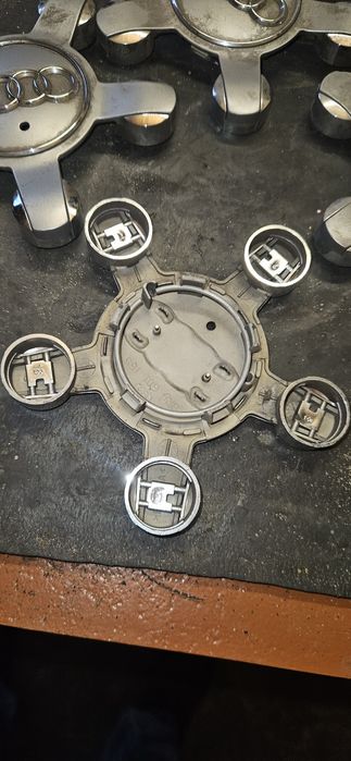 Продам заглушки ковпачки на легкосплавні диски ауді. Оригінал