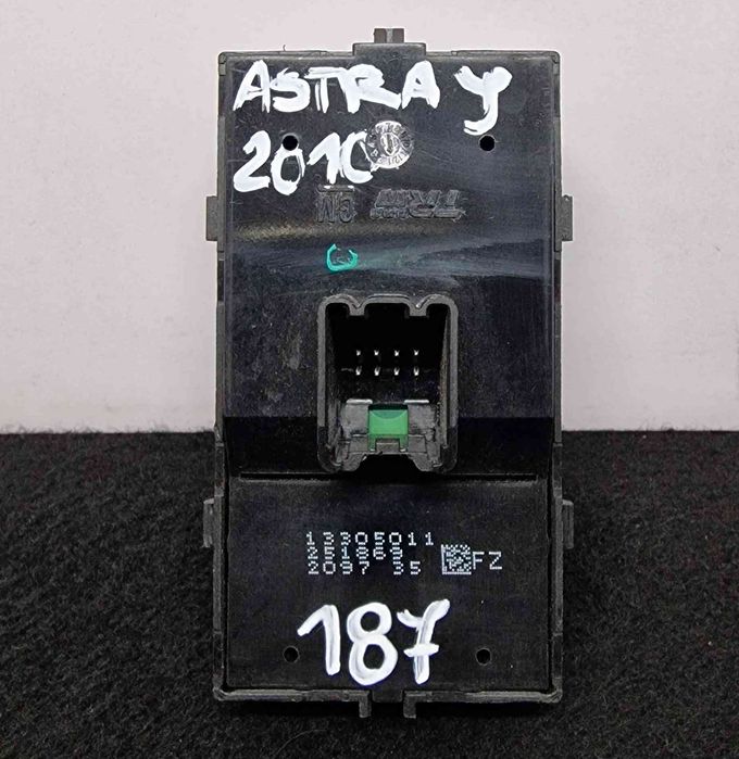 Comando / Botão / Interruptor Vidros Frente Esquerdo 13305011 - OPEL ASTRA J