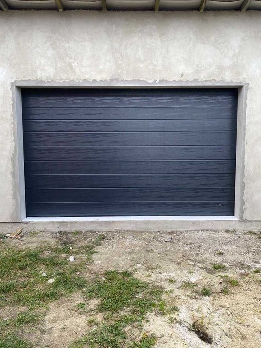 Автоматичні секційні ворота ТМ GANT шир.3000 вис.2500 антрацит RAL7016