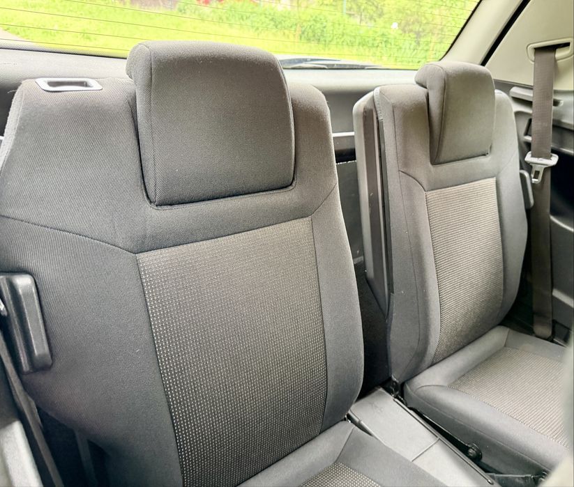 Opel Zafira 2010  рік 1,6 бенз 7 - місна