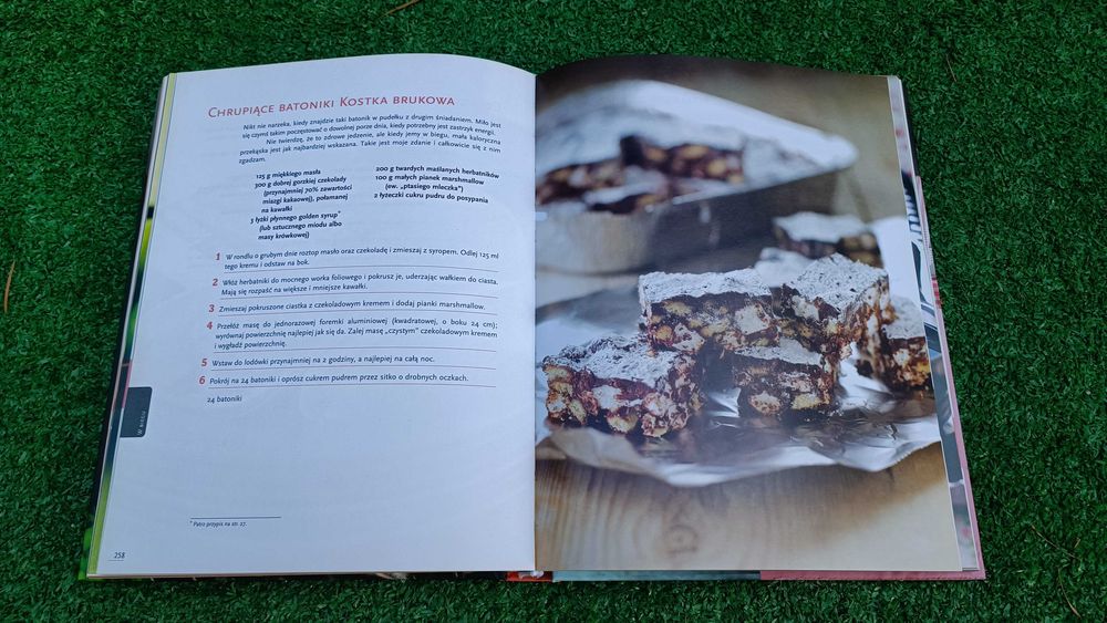 Książka Nigella ekspresowo. Obiady - Ciasta - Lawson Nigella