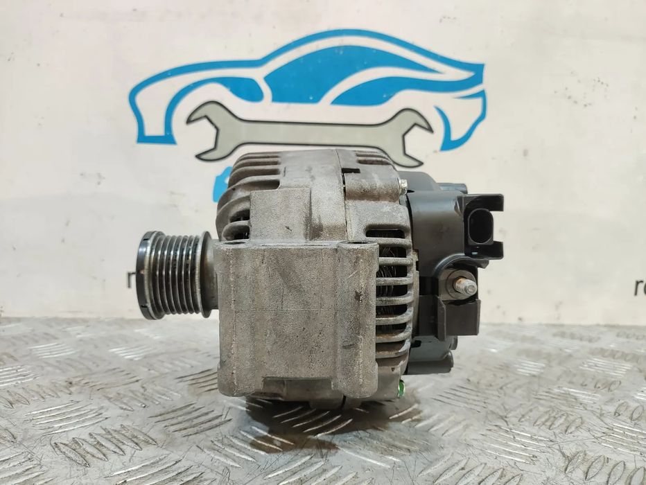 Alternador Valeo TG17C026 proveniente de um motor Mercedes 3.0 CDI V6
