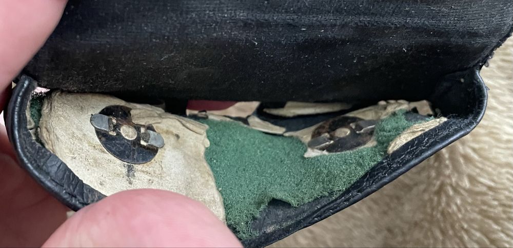 Футляры кожанные для мобильных телефонов