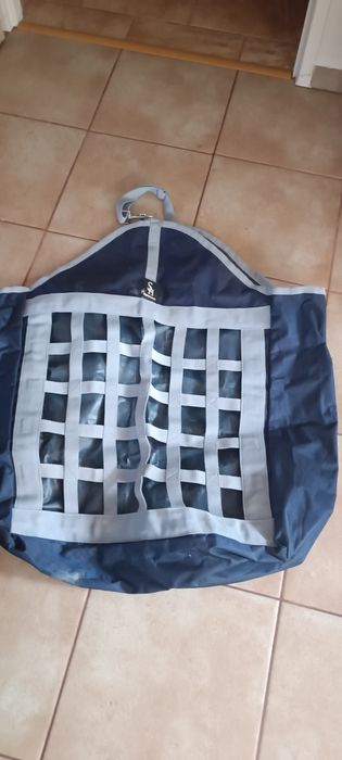 Duża torba na siano dla konia do boksu