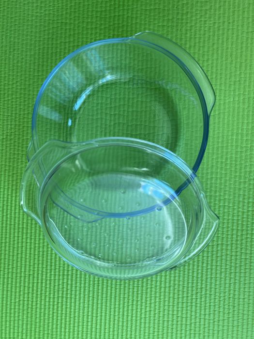 Продам кухонную утварь: кастрюлю с формой, стеклянную форму и чайник.