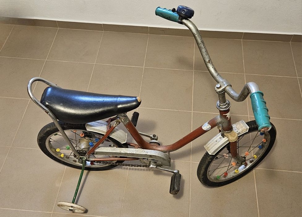 Rowerek z bocznymi kółkami