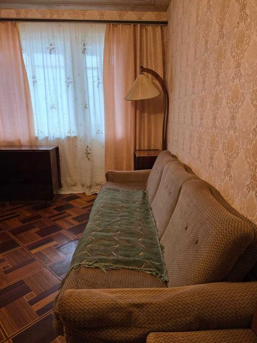 Продам 3-к. квартиру с газовою плитою біля м. Масельского, пр. Героїв Харкова 254 а