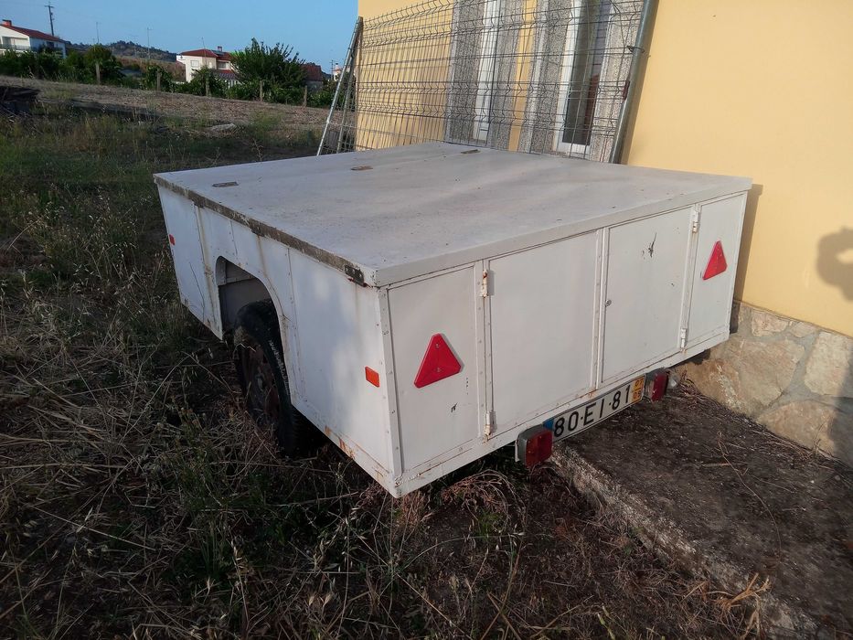 Atrelado forte e feio,falta de uso