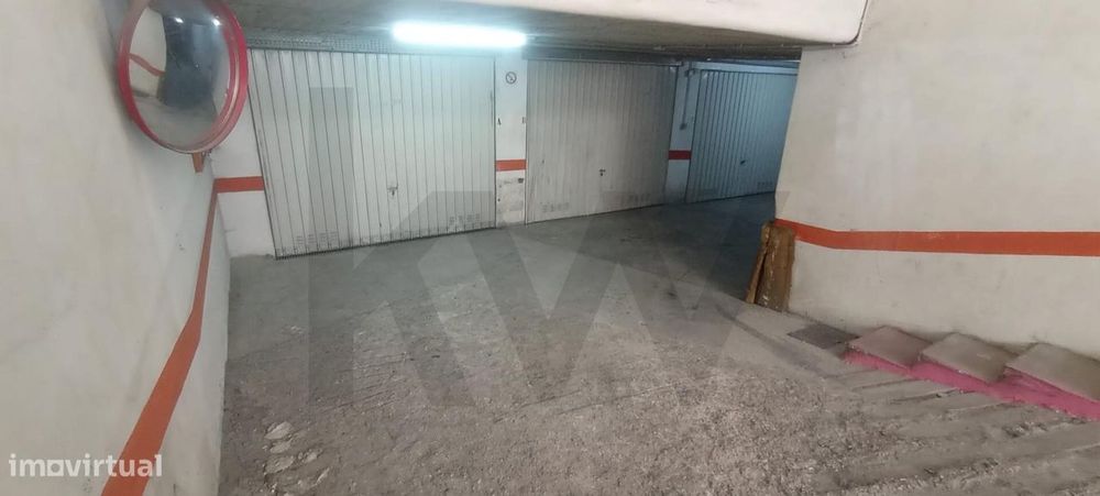 Oportunidade Única: Garagem Box com 16 m2 na Encosta do Sol
