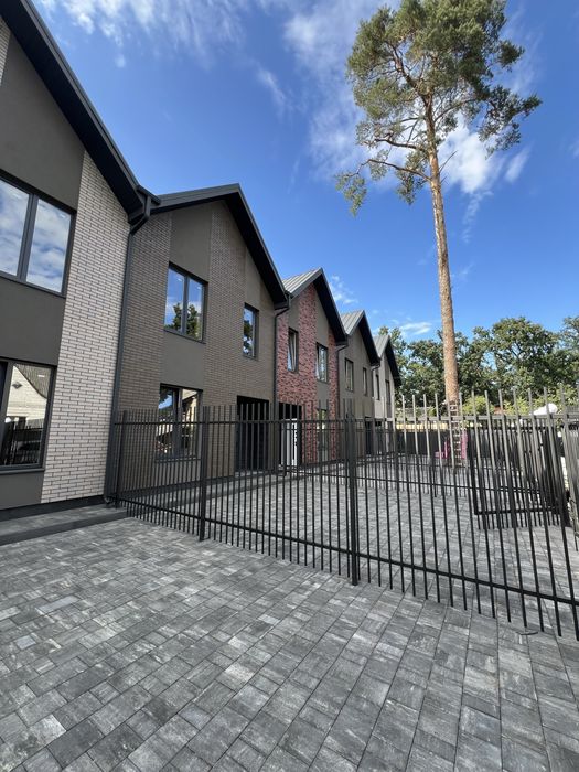 • продаж | Таунхаус 100 м² у центральній частині Бучі з власним великим переднім подвір’ям | БЕЗ КОМІСІЇ | ГАЗОВЕ ОПАЛЕННЯ |