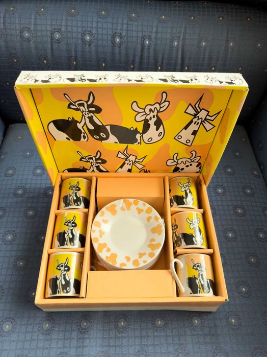 Conjunto novo para café – 6 canecas e 6 pratos com desenhos de vacas