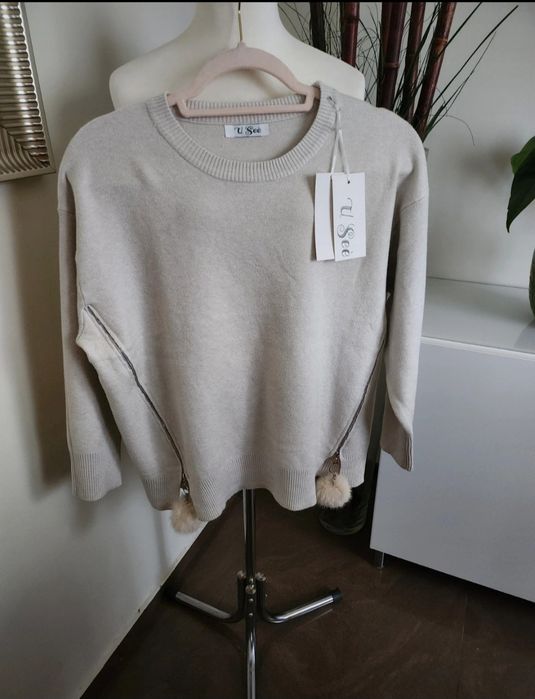 Sweter damski pompony