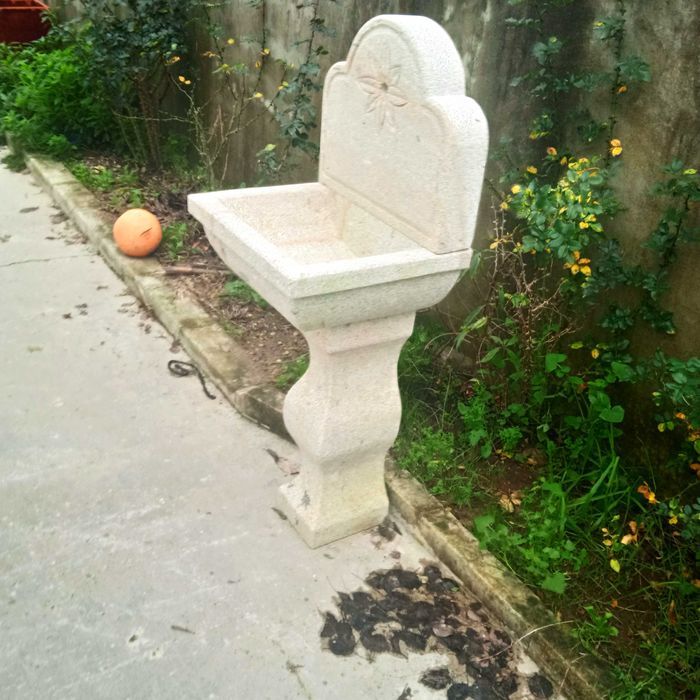 Fontanário em granito amaciado