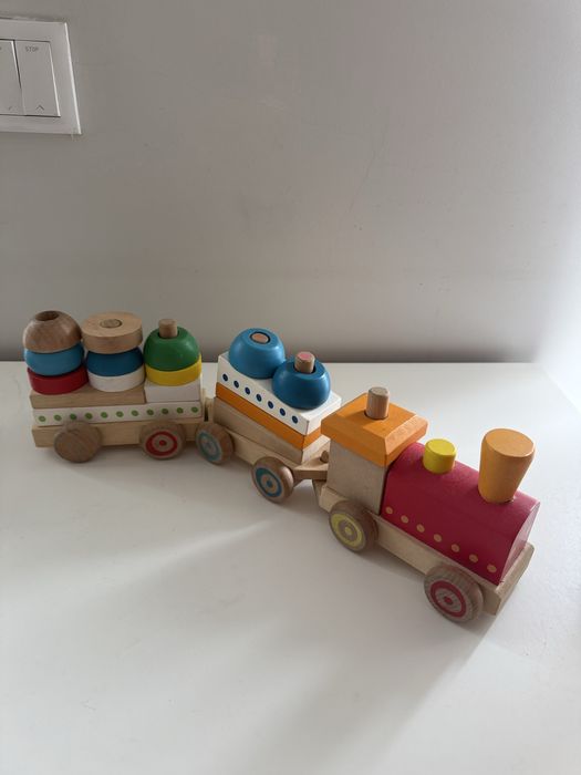 Comboio de Madeira de Encaixe com Blocos Coloridos