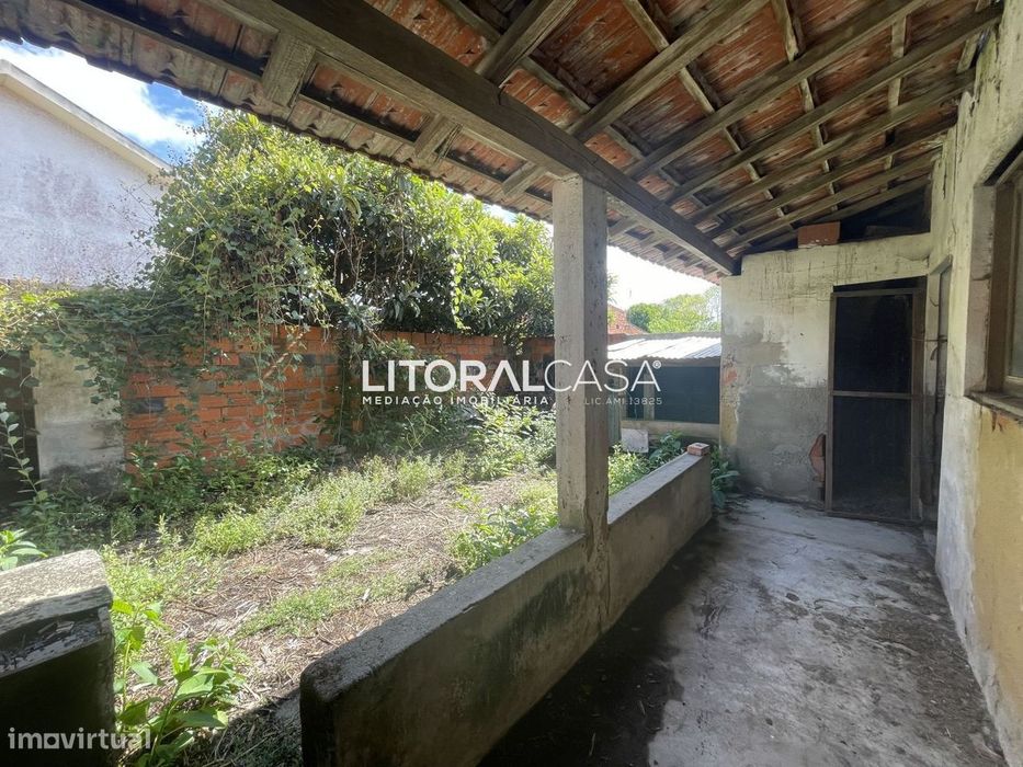 Moradia T3 para Recuperar com Terreno de 730 m² – A Poucos Minutos