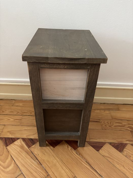 Mesa de cabeceira rustica / pequeno móvel de apoio