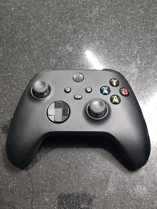 Xbox series s com comando de videojogos