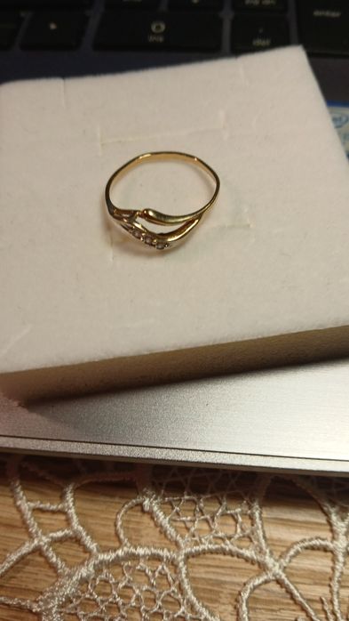 Złoty pierścionek 16