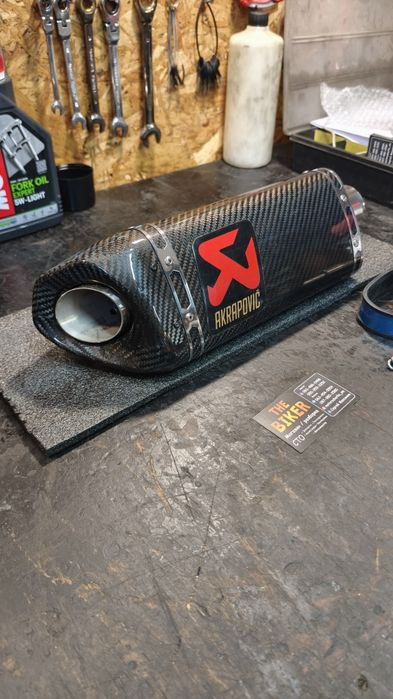Глушитель Akrapovic карбон