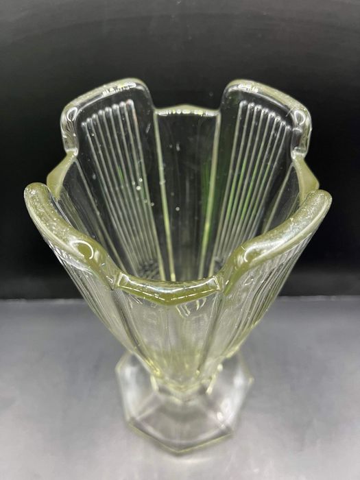 Wazon Hortensja / art deco / kolekcje / szkło /