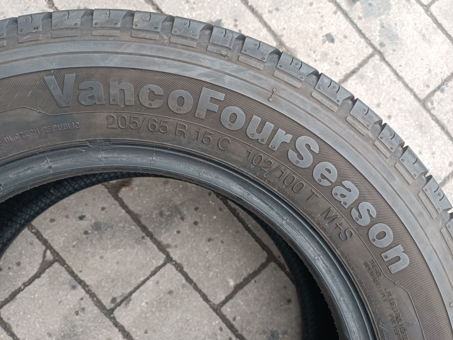 205/65R15C Continental VancoFourSeason