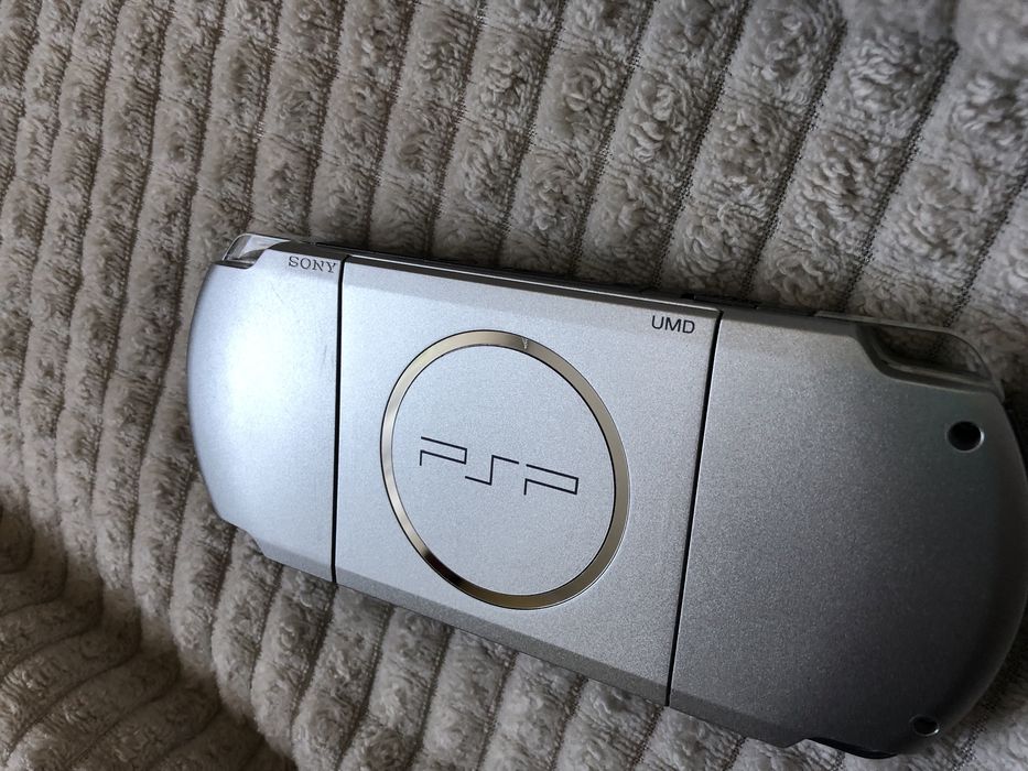 PSPシルバー Amazon.co.jp: PSP「プレイステーション・ポータブル