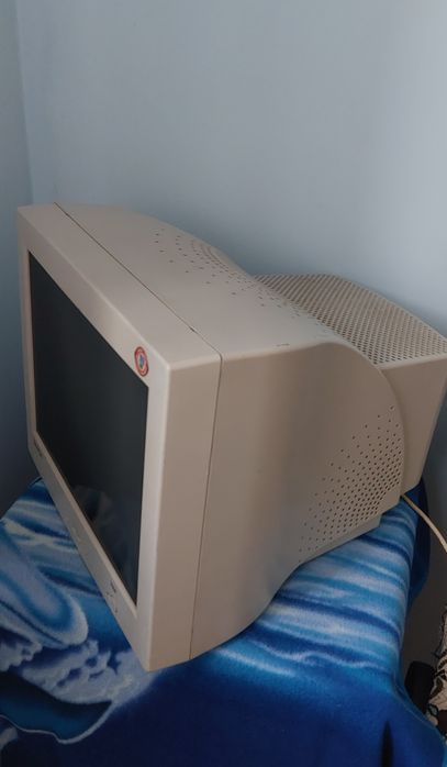 Монітор Samsung Samtron 76DF 17 дюймив