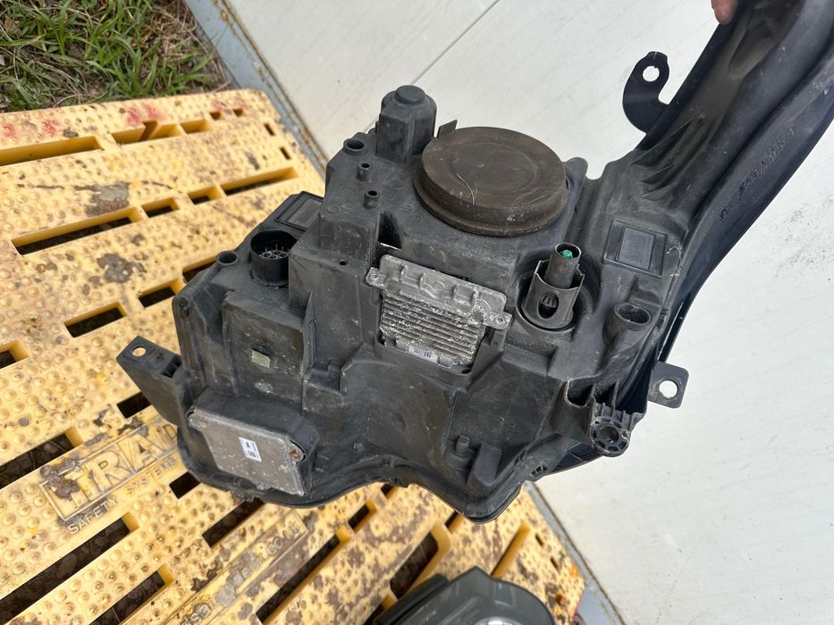 Передні фари Європа на Range Rover Vogue L405 біксенон CK5213W029DC