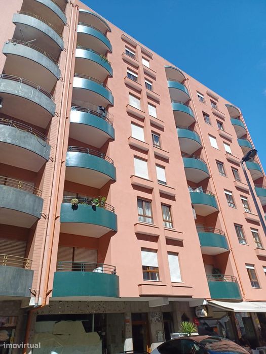 T3 para arrendar mobilado e equipado | 2 frentes | 1 terraço