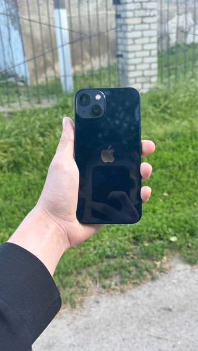 Продам Айфон 13