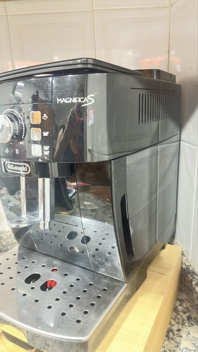 Vendo máquina de café da Delongi